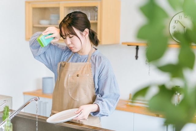 周囲と比べて汗のかき方の違いに気づく様子
