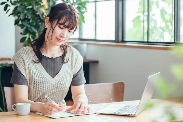 お腹のツボ、足三里（あしさんり）