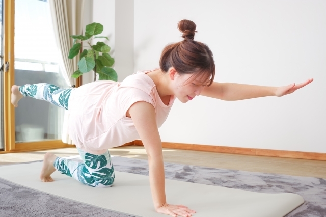 体を動かす習慣としてヨガを取り入れている様子
