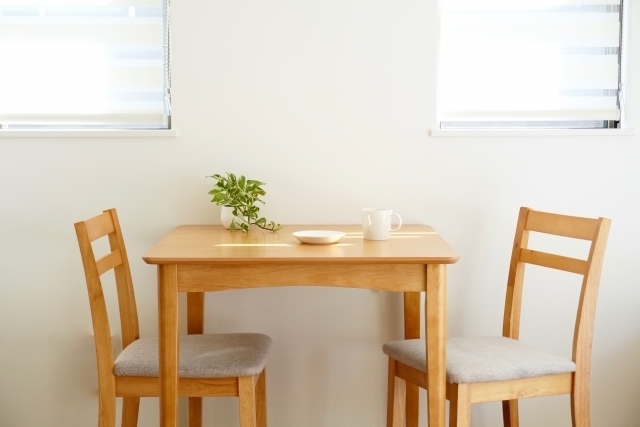 朝の静かな光と不眠解消のイメージ