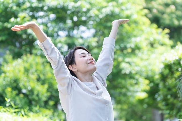体に少し余裕が戻り生活が整い始めているイメージ