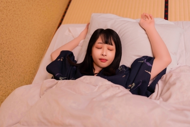 無意識に体を伸ばして呼吸を楽にしようとする様子