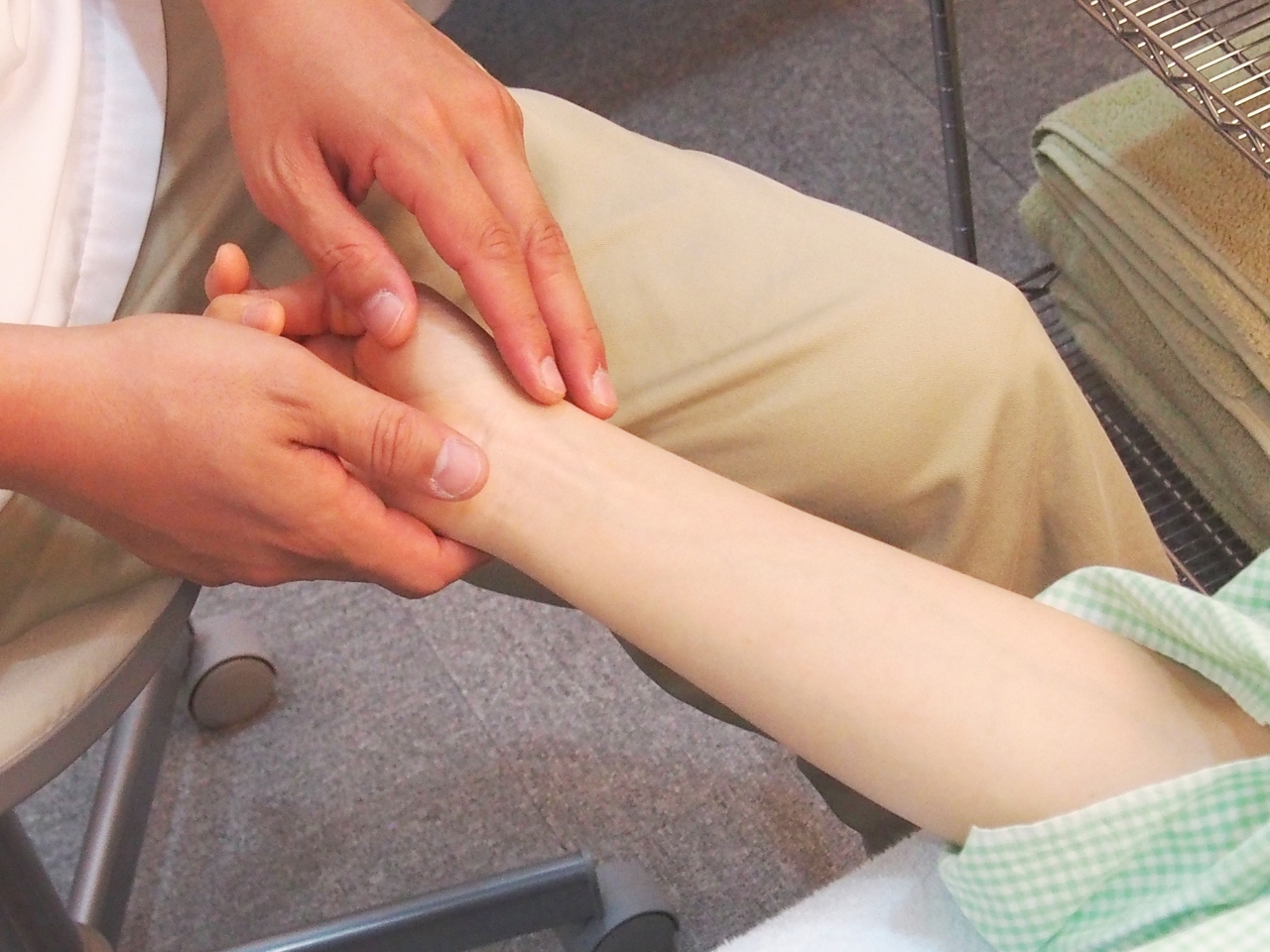 千葉市一水堂の耳鳴り鍼灸：脈に尋ねながら最適なツボを修正し、耳の静寂を取り戻す技術