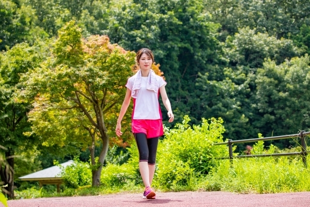 無理のない運動を生活に取り入れている様子