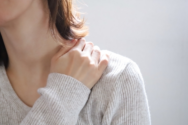 力が抜けず緊張が続いている体のイメージ