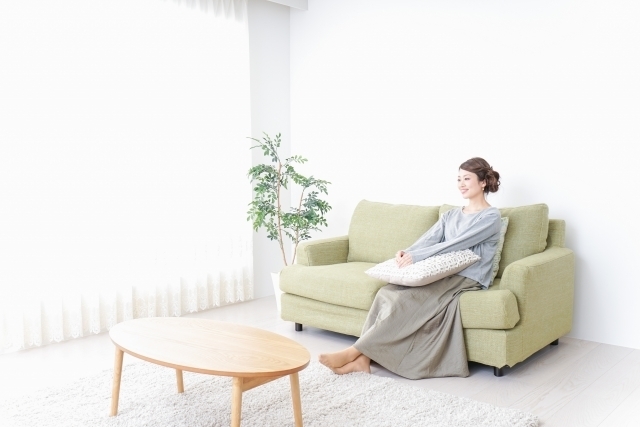 施術を通じてお腹の強張りが解け、身体が本来の調和を取り戻し始める、光に満ちた一水堂の心地よい空間のイメージ