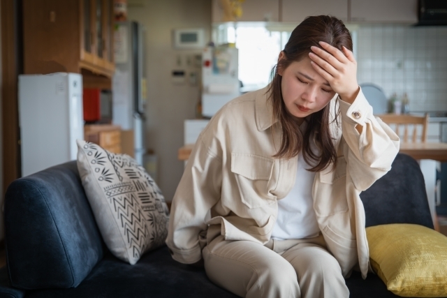 頭痛と吐き気など複数の不調で休んでいる様子