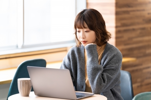 腰に違和感があり、力が入らない感じがします。