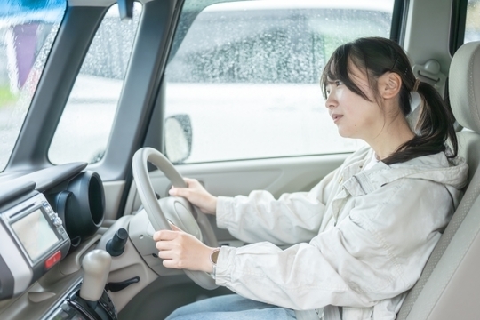 首の付け根にある風池穴（ふうち）
