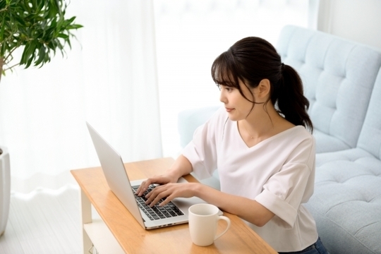 肩の痛みが抜けず動かすと筋が引きつります。