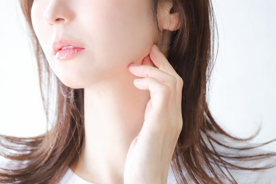 肩の上や首の横側のこり