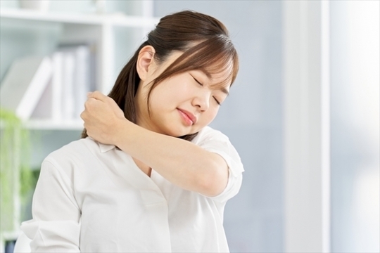 長引く首の痛み