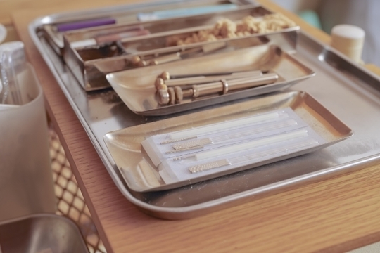 機械の数値には現れない「身体のしんどさ」を、30年の臨床経験に基づいた脈診で丁寧に読み解く