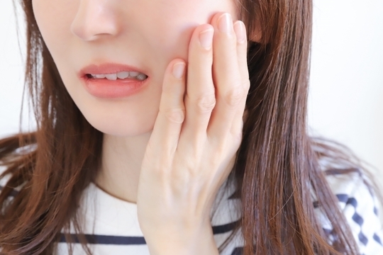 歯の痛みをともなう様な肩こりがある時は大腸経の疑いが強くなります。