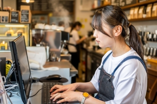 便秘は体全体の流れ（経絡）とも関わっています。