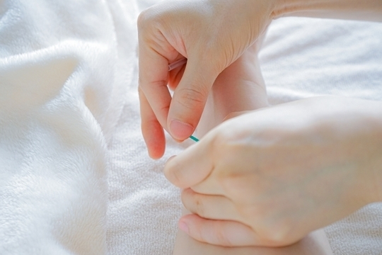 胃腸の不調や自律神経の乱れを、静かな環境で整えていく一水堂の施術空間