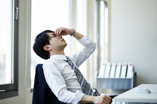 疲れ目と胸の落ち着かない感じ