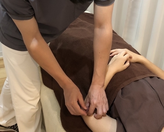 ストレートネックのせいでぎっくり背中になりました。