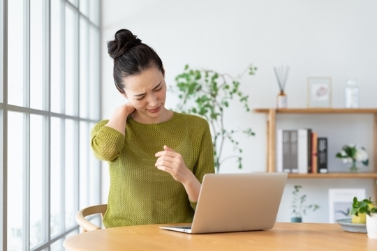 骨のとげ(骨棘)による首の痛み