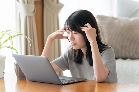 頭の後ろの重たい感じ