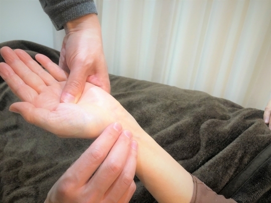 首の痛みと脈診(みゃくしん)