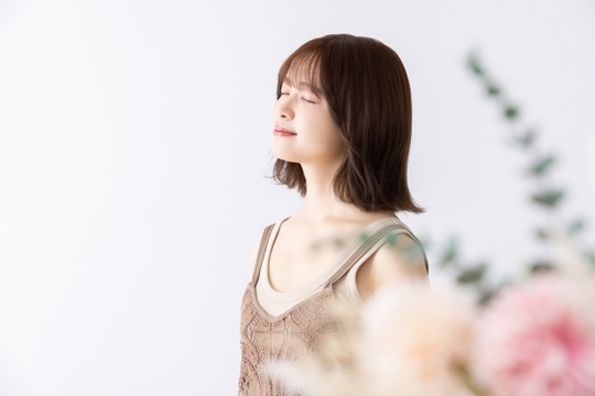 自律神経を整え身体本来の回復力を呼び覚ます、朝の光と深い呼吸のイメージ